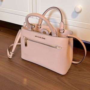 (SOLD) Michael Kors crossbody